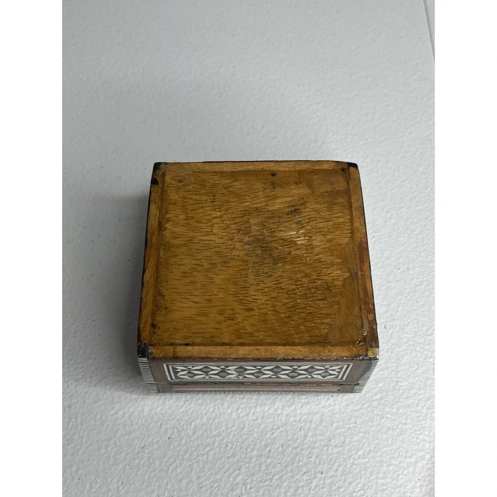 Vintage Inlaid Mother of Pearl Jewelry Trinket Wood Box Square Egyptian‎
